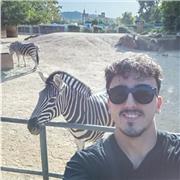 Me defino como un joven sin experiencia en el mundo laboral, aunque conociendo mis cualidades no considero que sea un problema.